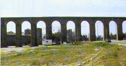 El acueducto da Agua da Prata se construy� en 1522 utilizando, como base, la antigua edificaci�n romana. 