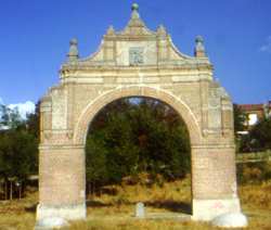 El mud�jar se exhibe en La Mora�a en forma de iglesias y castillos, murallas y torres, arcos y campanarios.