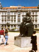 "Vendedoras del Font�n", de Favila. Plaza Dao�z y Velarde.