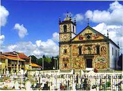 Iglesia de Nuestra Se�ora dos Doures, en V�lega.