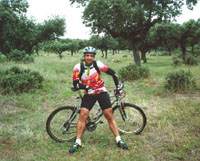El autor del reportaje en un paraje extreme�o. � Club Cicloturista Gran Canaria. 