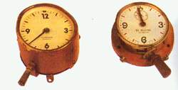Reloj de tiempos de ocupaci�n. Con estos relojes se med�a el tiempo que ocupaban los abonados la l�nea para, despu�s, realizar el cobro correspondiente.