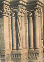 Columnas de la portada de San Juan de Puerta Nueva.