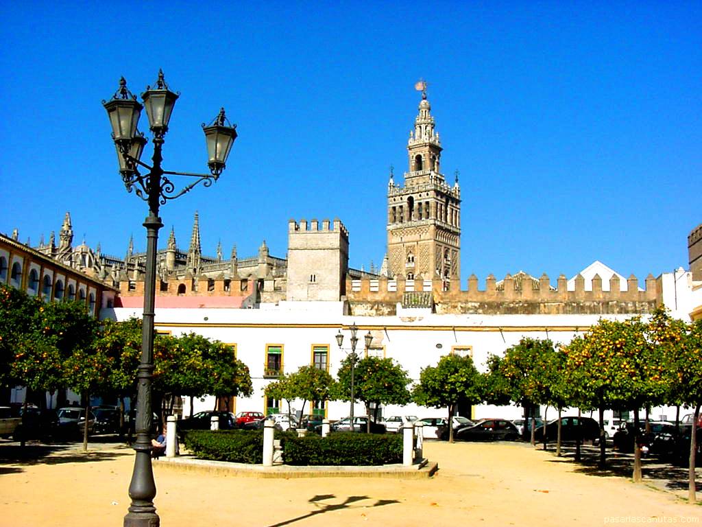 Patio de banderas Alcazar Sevilla